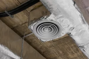 Ceiling air vent duct with insulation